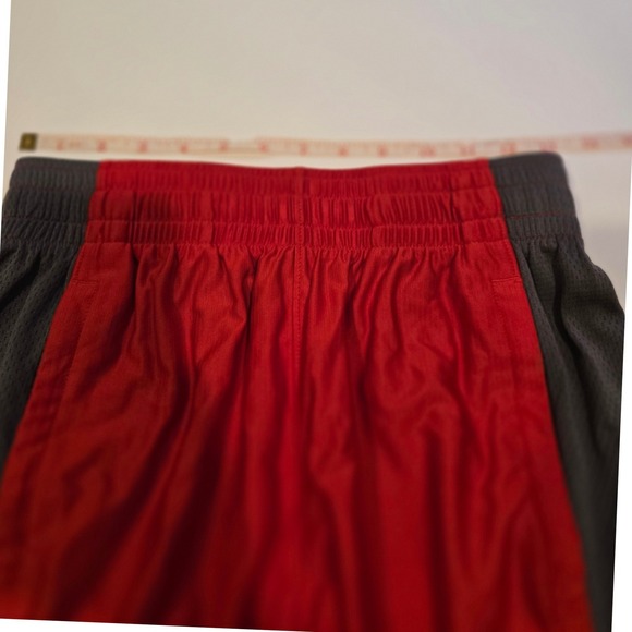 Under Armour Rutgers‎ Basketball Shorts Men's Size S/P Red Gray Heat Gear - Picture 7 of 10